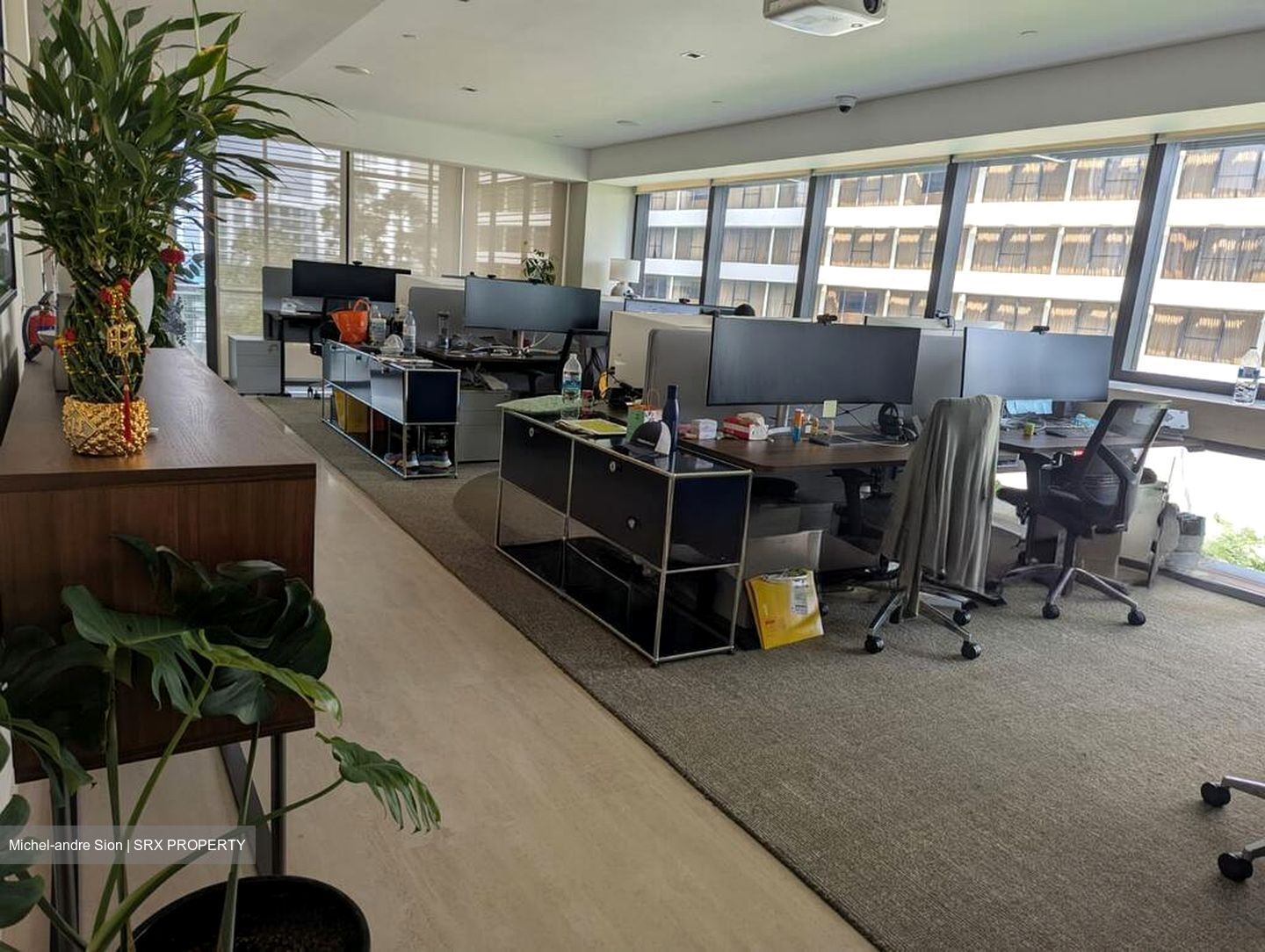 Hana (D10), Office #566790031